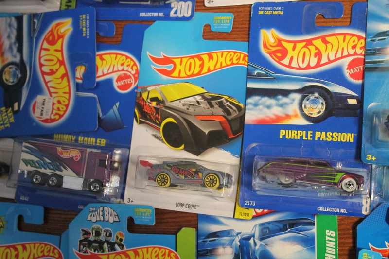 Illustration for article titled Enormous Die-Cast Collection - Box 3 - Hot Wheels